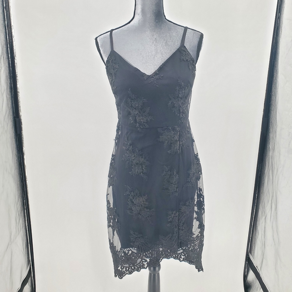 ♧♧  Guess Night Out Asymetrical Hem Sleeveless Lace Dress Size 6 - Picture 2 of 15